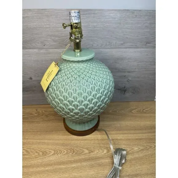 Ralph Lauren Green Pineapple Lamp 26” Shade Ceramic & Wood Base~New with Tag - Picture 3 of 12
